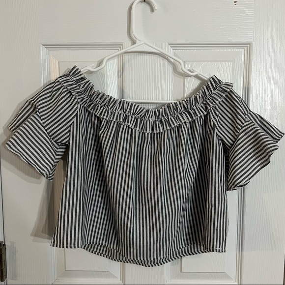 Rampage crop top off shoulder fringe detail striped size medium - Picture 7 of 9